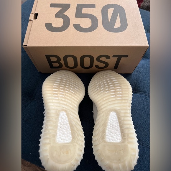 AUTHENTIC YEEZY BOOST 350 V2 - Picture 4 of 9